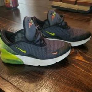 Boys Nike Air Max 270 size 2Y